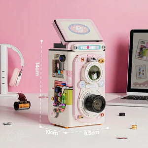 PINK CAMERA | 743 pieces