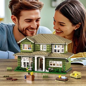 GREEN TWO-STORY AMERICAN-STYLE HOUSE | 1176 pieces